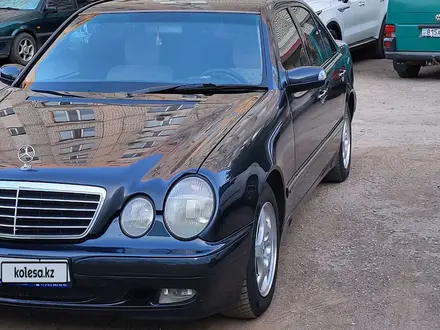 Mercedes-Benz E 240 2000 года за 4 300 000 тг. в Уральск – фото 2