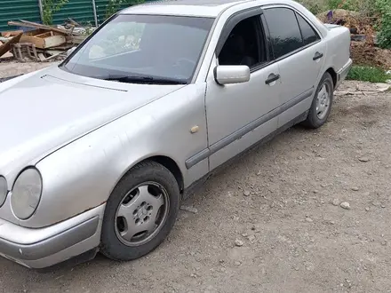 Mercedes-Benz E 230 1997 года за 1 600 000 тг. в Алматы – фото 2