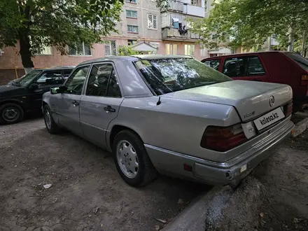 Mercedes-Benz E 200 1992 года за 1 200 000 тг. в Тараз – фото 3