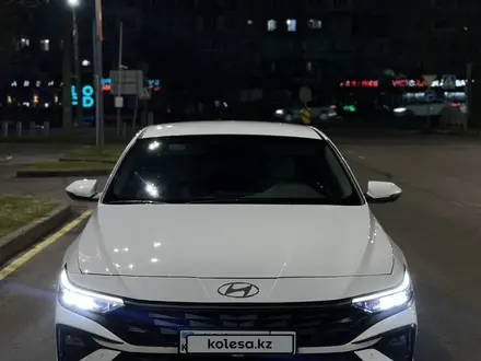 Hyundai Elantra 2023 года за 9 500 000 тг. в Алматы – фото 2