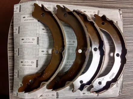 Оригинальные колодки ручника на Nissan Patrol Y62 за 30 000 тг. в Алматы