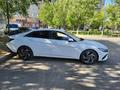 Hyundai Elantra 2023 года за 8 500 000 тг. в Атырау – фото 2