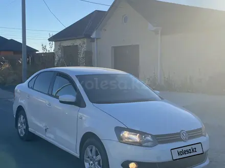 Volkswagen Polo 2014 года за 3 800 000 тг. в Атырау – фото 3