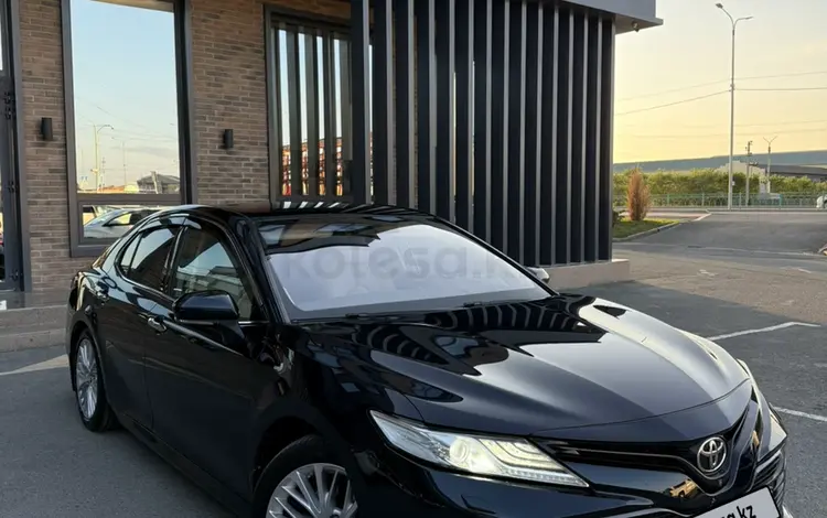 Toyota Camry 2019 года за 14 500 000 тг. в Атырау