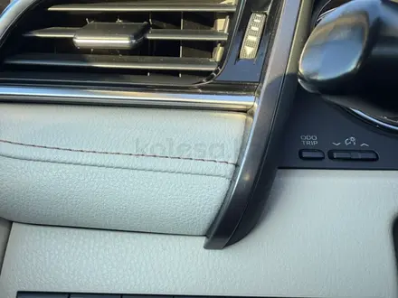 Toyota Camry 2019 года за 14 500 000 тг. в Атырау – фото 10