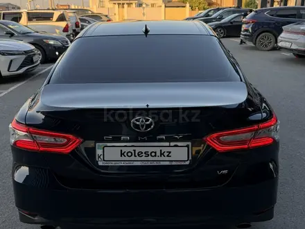 Toyota Camry 2019 года за 14 500 000 тг. в Атырау – фото 11