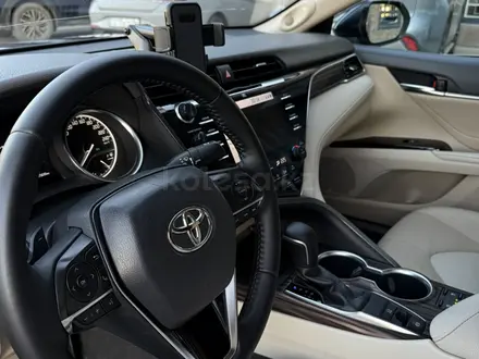 Toyota Camry 2019 года за 14 500 000 тг. в Атырау – фото 6