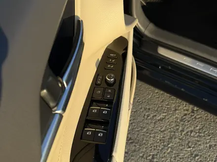 Toyota Camry 2019 года за 14 500 000 тг. в Атырау – фото 8