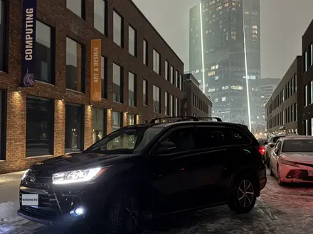 Toyota Highlander 2018 года за 16 000 000 тг. в Алматы