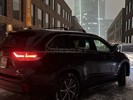 Toyota Highlander 2018 года за 16 000 000 тг. в Алматы – фото 4
