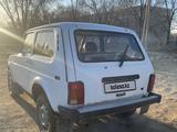 ВАЗ (Lada) Lada 2121 1999 годаүшін1 000 000 тг. в Уральск – фото 3