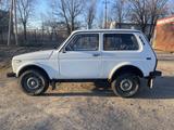 ВАЗ (Lada) Lada 2121 1999 годаүшін1 000 000 тг. в Уральск – фото 2