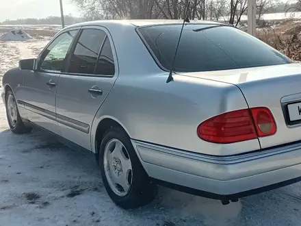 Mercedes-Benz E 320 1996 года за 2 400 000 тг. в Алматы – фото 4