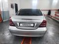 Mercedes-Benz C 200 2002 годаүшін2 150 000 тг. в Актобе – фото 3