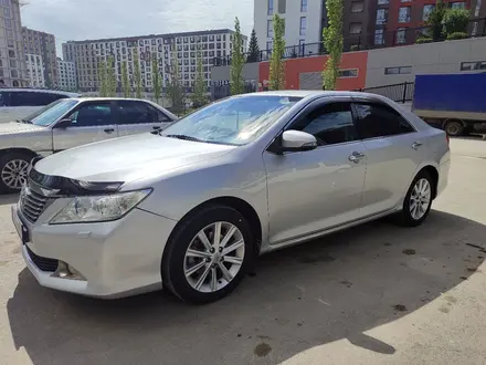 Toyota Camry 2014 года за 9 900 000 тг. в Астана – фото 2