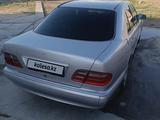 Mercedes-Benz E 200 2000 года за 2 000 000 тг. в Туркестан – фото 2
