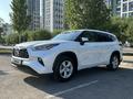 Toyota Highlander 2022 года за 23 500 000 тг. в Астана
