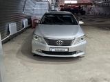 Toyota Camry 2014 годаfor9 800 000 тг. в Атырау – фото 3