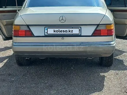 Mercedes-Benz E 230 1990 года за 1 570 000 тг. в Караганда – фото 2