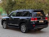 Toyota Land Cruiser 2017 годаүшін33 800 000 тг. в Алматы – фото 2