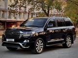 Toyota Land Cruiser 2017 годаүшін33 800 000 тг. в Алматы