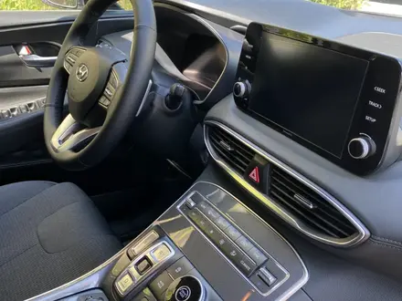 Hyundai Santa Fe 2022 года за 14 500 000 тг. в Алматы – фото 11