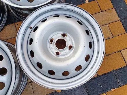 Оригинальные металлические диски на автомашину Kia Rio (R15 4*100 за 50 000 тг. в Астана – фото 3