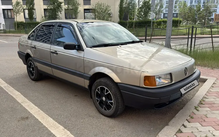 Volkswagen Passat 1993 годаүшін1 500 000 тг. в Семей