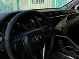 Toyota Camry 2018 годаfor15 700 000 тг. в Жанаозен – фото 4