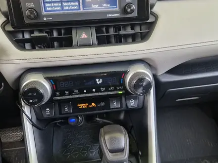 Toyota RAV4 2021 года за 13 000 000 тг. в Актобе – фото 11