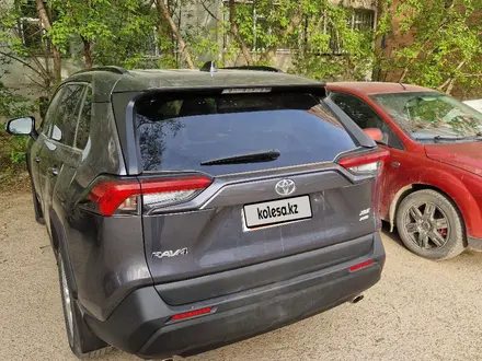 Toyota RAV4 2021 года за 13 000 000 тг. в Актобе – фото 6