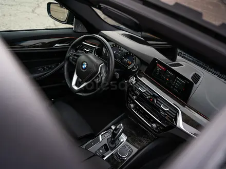 BMW 540 2017 года за 24 200 000 тг. в Алматы – фото 14