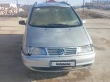 Volkswagen Sharan 1998 годаүшін1 550 000 тг. в Актау