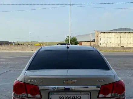 Chevrolet Cruze 2011 года за 3 500 000 тг. в Шымкент – фото 2