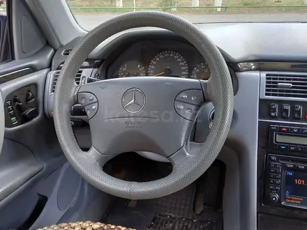 Mercedes-Benz E 280 2001 годаүшін5 000 000 тг. в Байконыр – фото 16