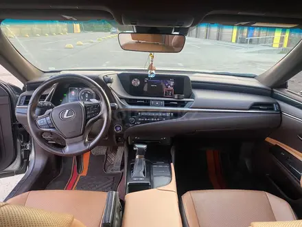 Lexus ES 300h 2019 года за 20 000 000 тг. в Алматы – фото 10