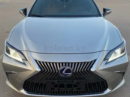 Lexus ES 300h 2019 года за 20 000 000 тг. в Алматы
