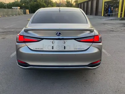 Lexus ES 300h 2019 года за 20 000 000 тг. в Алматы – фото 2