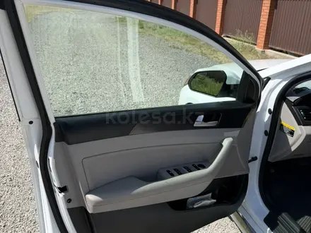 Hyundai Sonata 2017 года за 3 500 000 тг. в Актобе – фото 10