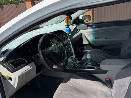 Hyundai Sonata 2017 года за 3 500 000 тг. в Актобе – фото 12