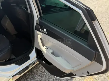 Hyundai Sonata 2017 года за 3 500 000 тг. в Актобе – фото 14