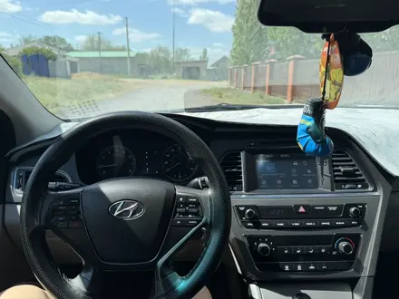 Hyundai Sonata 2017 года за 3 500 000 тг. в Актобе – фото 24