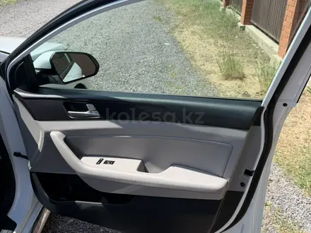 Hyundai Sonata 2017 года за 3 500 000 тг. в Актобе – фото 11