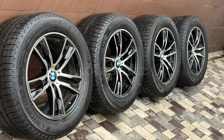 611 стиль Bmw x5 с зимней резиной Michelin зимняя зима бмв х5 е53 е70 f15 за 370 000 тг. в Шымкент