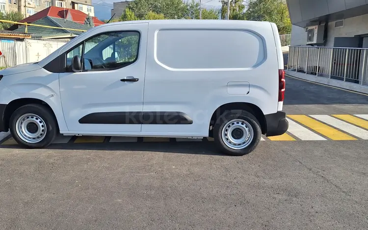 Toyota ProAce Verso 2024 года за 19 300 000 тг. в Алматы