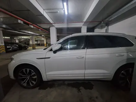 Volkswagen Touareg 2019 года за 28 000 000 тг. в Астана – фото 6