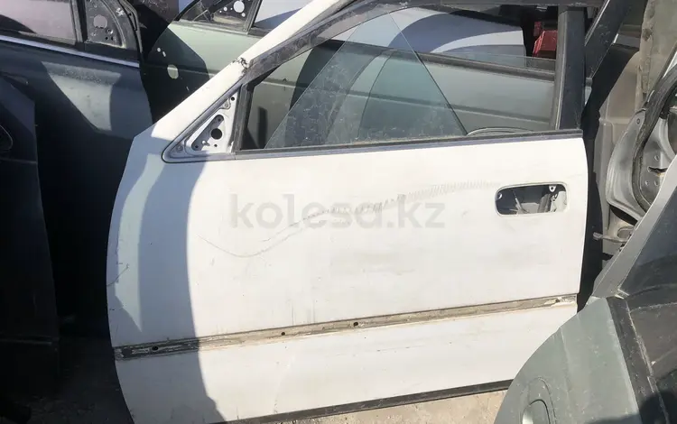 Дверь левая на Toyota Camry xv10 за 15 000 тг. в Шымкент