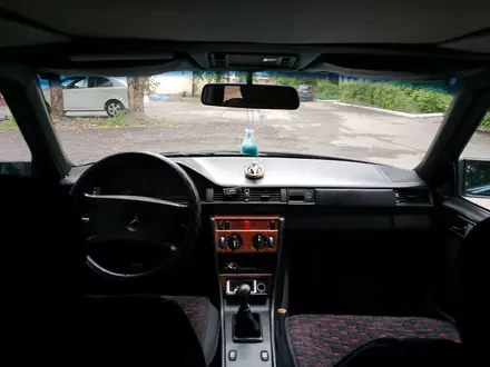 Mercedes-Benz E 260 1990 года за 1 250 000 тг. в Караганда – фото 4