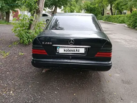 Mercedes-Benz E 260 1990 года за 1 250 000 тг. в Караганда – фото 3