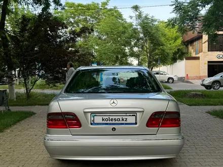Mercedes-Benz E 320 2001 года за 6 000 000 тг. в Шымкент – фото 4